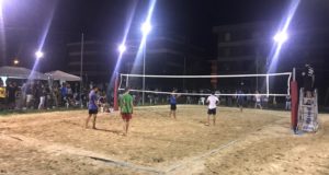 Un momento della prima edizione del torneo di beach volley al rione Settempeda