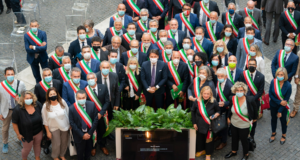 Il presidente Conte con alcuni sindaci: al suo fianco il primo cittadino settempedano Rosa Piermattei
