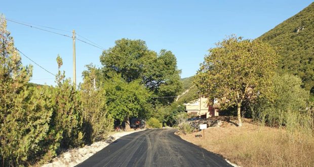 Strada asfaltata nella Valle Grilli