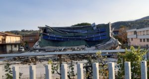 L'edificio semicrollato alle porte di San Severino