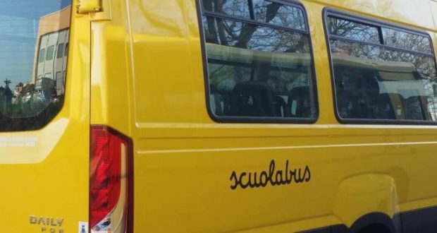 Scuolabus, il Comune acquista il primo mezzo elettrico