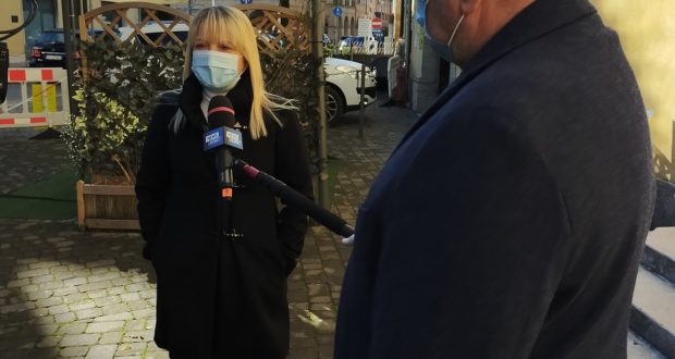 Il sindaco davanti alle telecamere di Mediaset