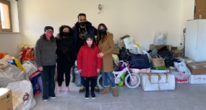 La famiglia Mazzone con la presidente di "Help", Cristina Marcucci