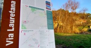 Un "totem" della Via Romano-Lauretana
