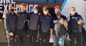 Massimiliano Caciorgna con un gruppo della Bike Exchange
