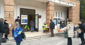 Stamattina davanti alla Sala Italia