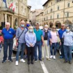 "Amatori" delle Fiat 500 in piazza con il sindaco Rosa Piermattei