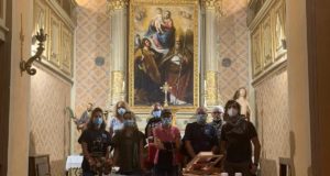 La "Madonna col Bambino" a San Rocco e il gruppetto de primi visitatori grazie al Percorso fascinoso
