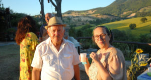 Luciano Carletti con la signora Gabriella, promotrice dell'iniziativa culturale