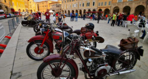 Moto Guzzi in piazza