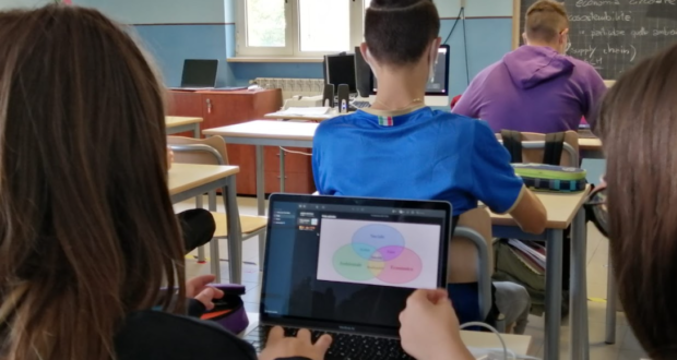 Studenti a lezione con Unimc