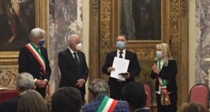 Gianfranco Nasso riceve l'onoreficenza da prefetto e sindaco