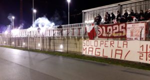 I Boys della Settempeda nella nuova tribuna dello stadio durante la gara di recupero di giovedì scorso contro l'Elpidiense Cascinare