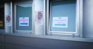 L'ingresso dei pazienti Covid sul lato del Punto di primo soccorso