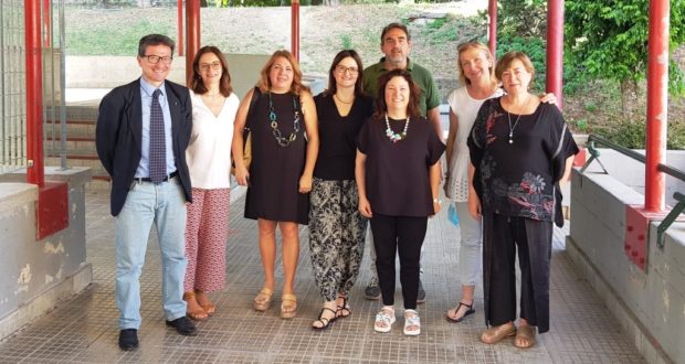 Le nuove insegnanti con il preside e gli altri docenti