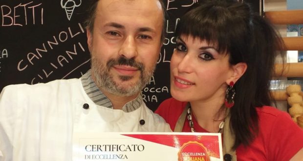 Gianpaolo Mattiacci e Giovanna Monachella con il certificato di Eccellenza Siciliana