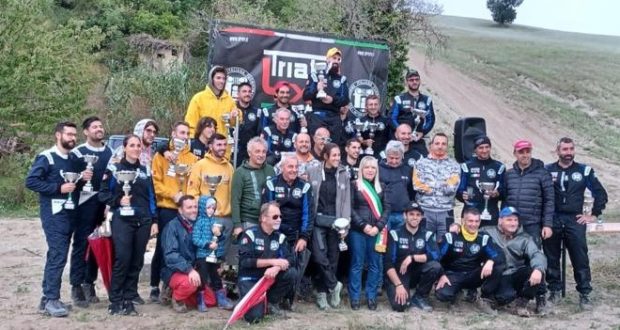 Il gruppo del Trial 4x4 alle premiazioni della sesta prova di campionato italiano