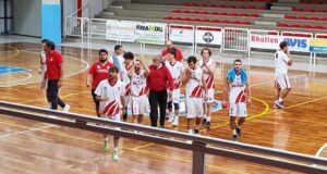Saluto della vittoriosa Rhutten a fine gara