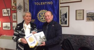 Anna Maria Moretti Sgubini con il presidente del Rotary, Giorgio Zaganelli