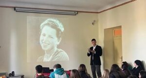 Emanuele Piloni parla agli studenti del "Bambin Gesù"
