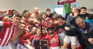 La festa negli spogliatoi dopo il successo