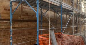 Uno dei tanti cantieri della ricostruzione