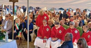 I fedelli presenti alla funzione religiosa