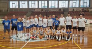 Un momento del Memorial con la famiglia Ortenzi, il sindaco e la Halley Thunder Matelica