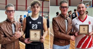 Il presidente Ortenzi premia i capitani delle due formazioni