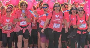 Camminata rosa per sostenere la ricerca contro il tumore al seno