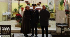 Filippo Morelli con i suoi genitori nella chiesa di Torrone