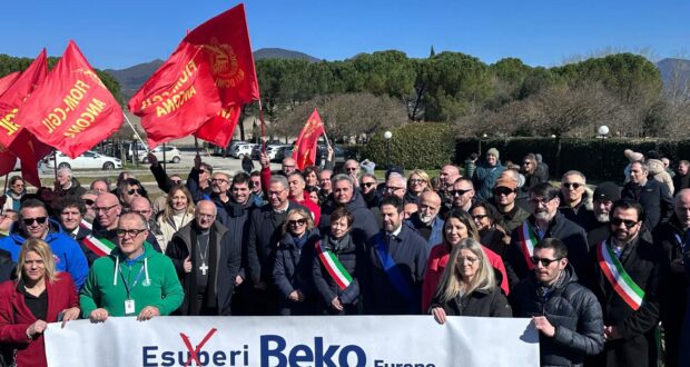 Lavoratori in sciopero alla Beko
