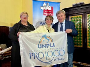 La presidente della Pro loco, Paola Miliani, con i responsabili dell'Unpli provinciale e regionale