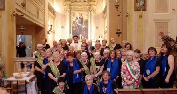 Foto di gruppo al termine della messa