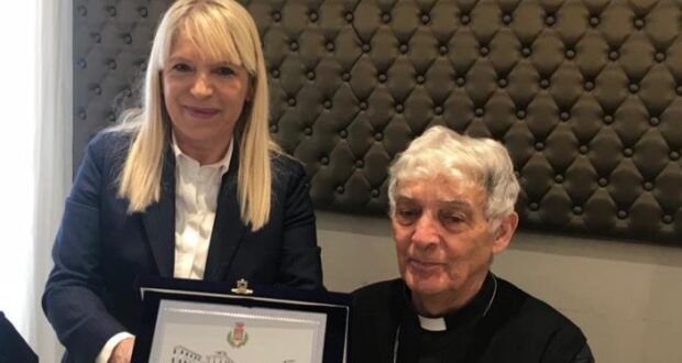 Il cardinal Menichelli e il sindaco Rosa Piermattei