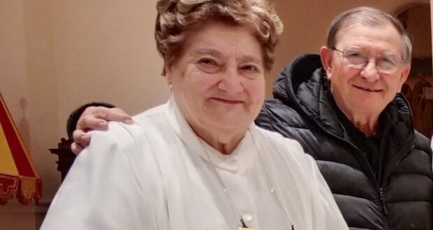 Maria Teresa Domizi con il vicario foraneo don Donato De Blasi