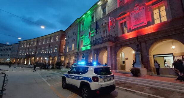 Profilo Facebook clonato per richiedere dati bancari fingendo scopi benefici, scatta l'indagine della Polizia Locale