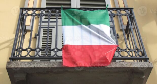 Il tricolore alla finestre