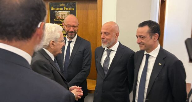 Matteo Petracci con il Presidente Mattarella al teatro Feronia