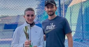 Tommaso Eusebi premia la vincitrice del torneo femminile