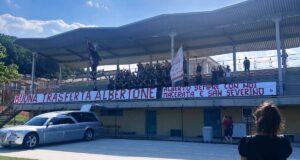 Tifosi allo stadio per l'ultimo saluto all'amico "Neppe"