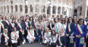 Rosa Piermattei con altre colleghe - sindaco provenienti da diverse regioni d'Italia