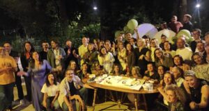 I cinquantenni al gartèn per il loro compleanno
