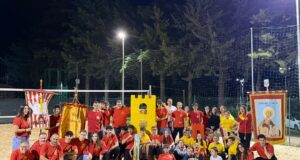 Il gruppo in festa per la conquista del Palio