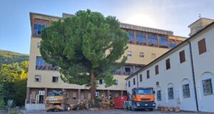 Il santuario di San Pacifico con il cantiere avviato per i lavori post sisma