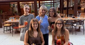 Paola Miliani con le ragazze del front office della Pro loco