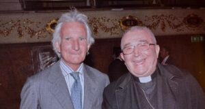 Andrea Angeli con mons. Vecerrica