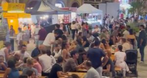 Un'immagine di Piazza del Popolo durante la "tre giorni" di Street food