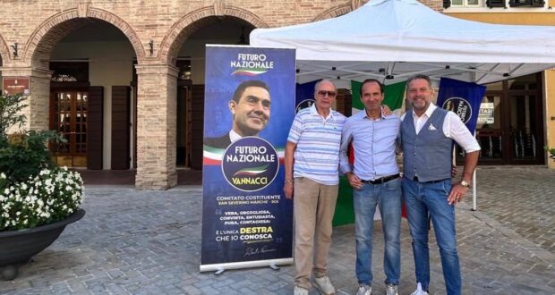 Il gazebo domenica scorsa in piazza