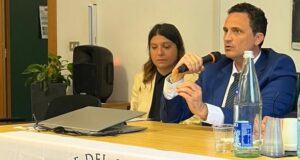 Serena Cancellieri assieme al presidente nazionale dell'associazione "Dalla parte del consumatore", Emilio Graziuso